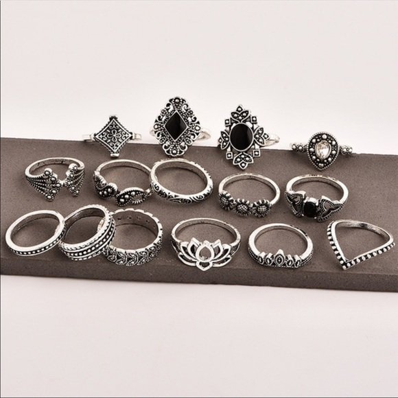 NWT Adorable Set of Midi Rings Includes 15 Rings - Picture 5 of 6